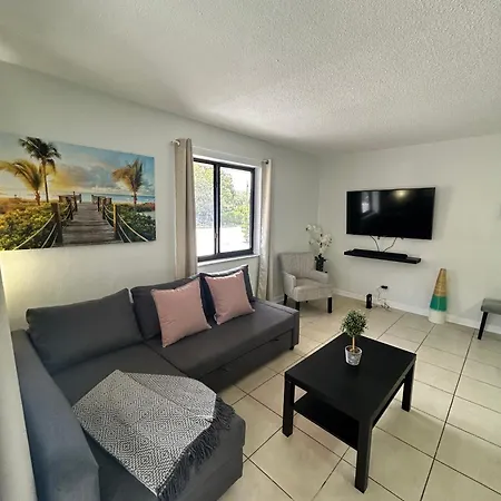 Apartment In Hollywood Close To Shops & Beach 110 Exterior photo