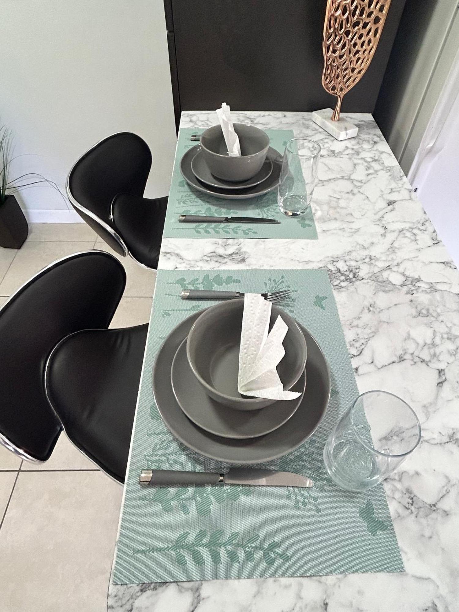 In Close To Shops & 110 Apartment *