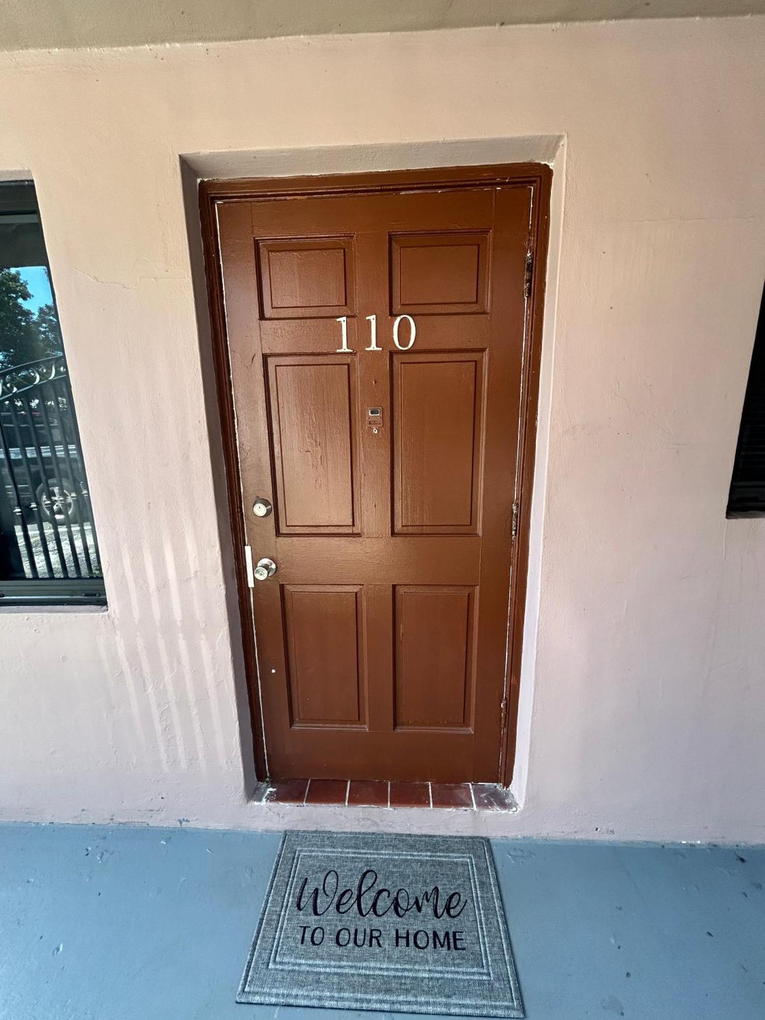 Apartment In Close To Shops & 110 *